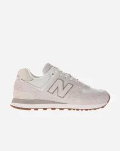 574 W