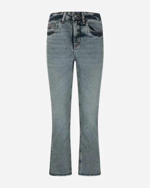 ESSENTIAL W
